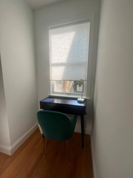 3-Bedroom House With Cute Patio Explore Dc On Foot Washington Exterior photo