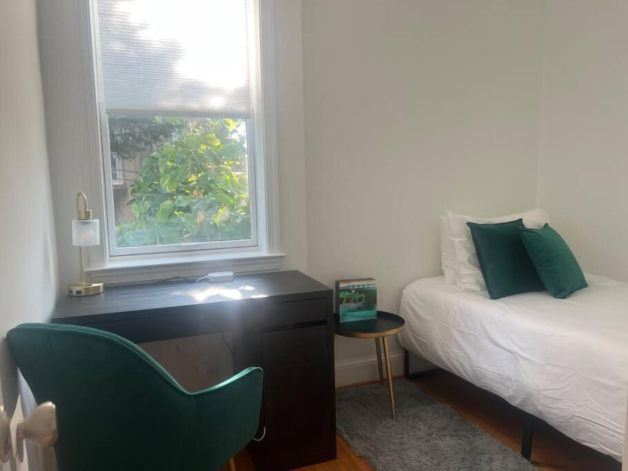 3-Bedroom House With Cute Patio Explore Dc On Foot Washington Exterior photo